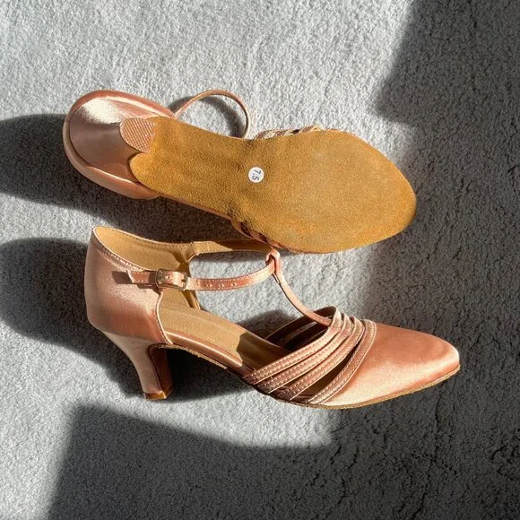 Ballroom Closed Toe Dance Shoes Light Pink - Picture 3 of 4